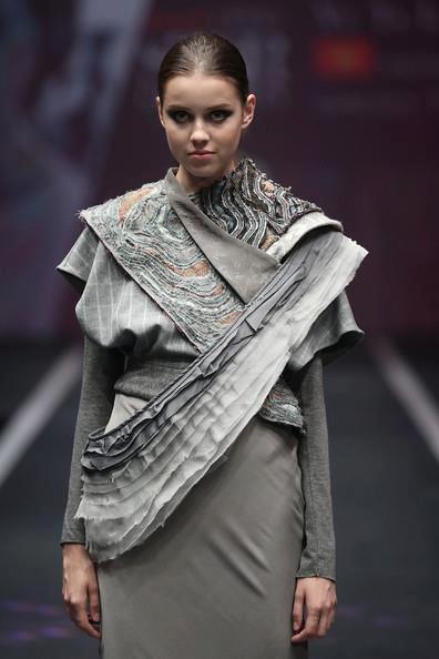 Vu Ta Linh LCFS won international fashion award 3