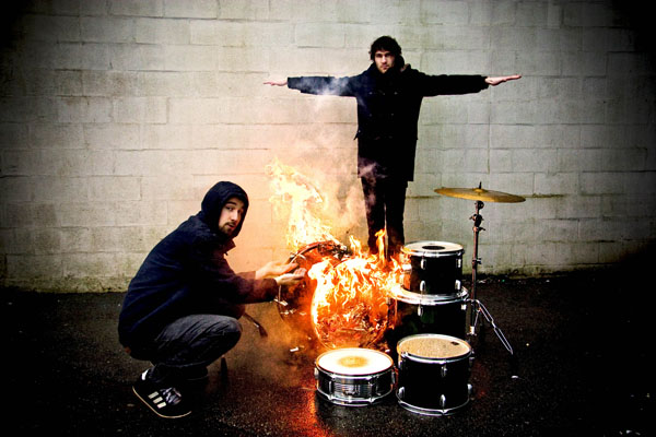 Japandroids-drums-on-fire1