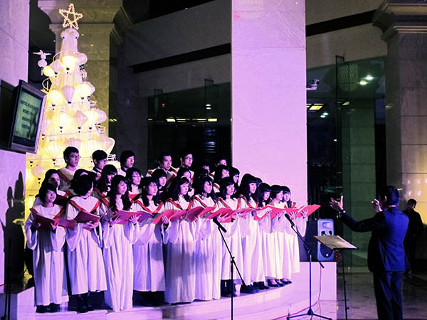 Sofitel Plaza Hanoi Christmas Choir (1)