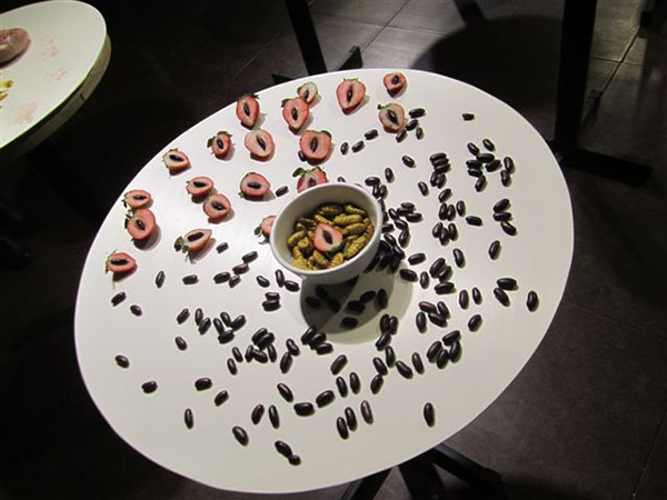 silkworm straw table