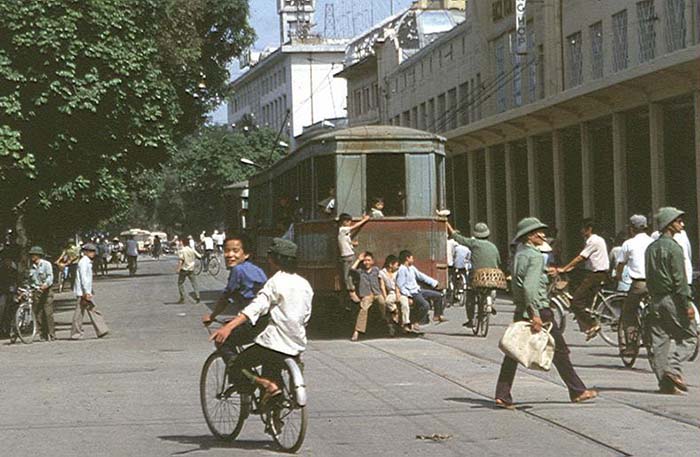 Hanoi, le tramway, jan 83