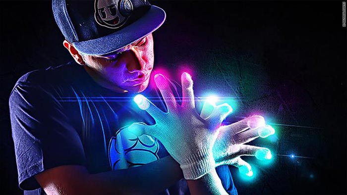 Biểu diễn Gloving - Ảnh từ internet